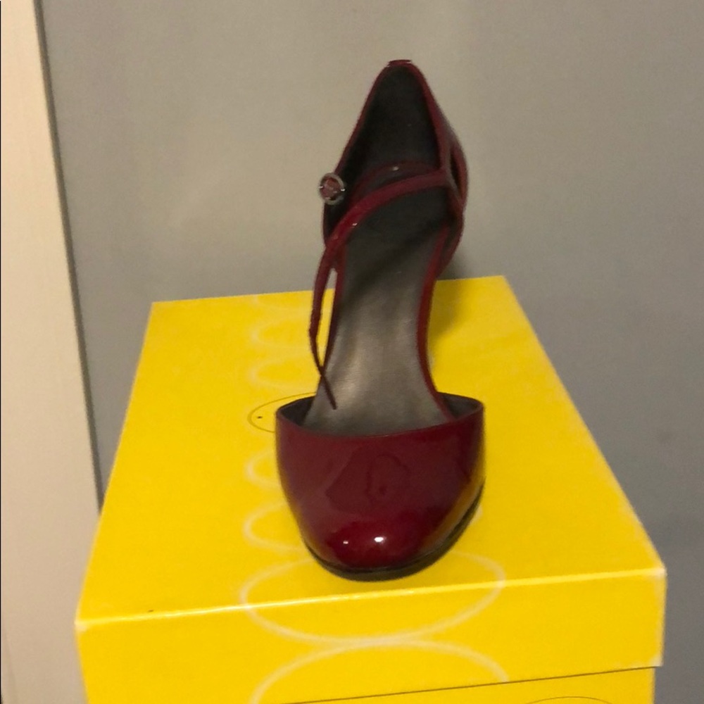 Shoes - Picture 2 of 3
